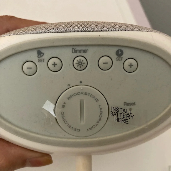 Brookstone Relaxing Sound Machine - Picture 4 of 6